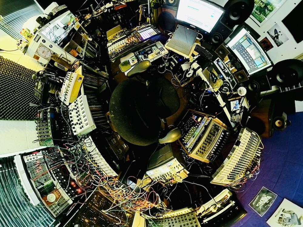 Solo Moderna studio birdview